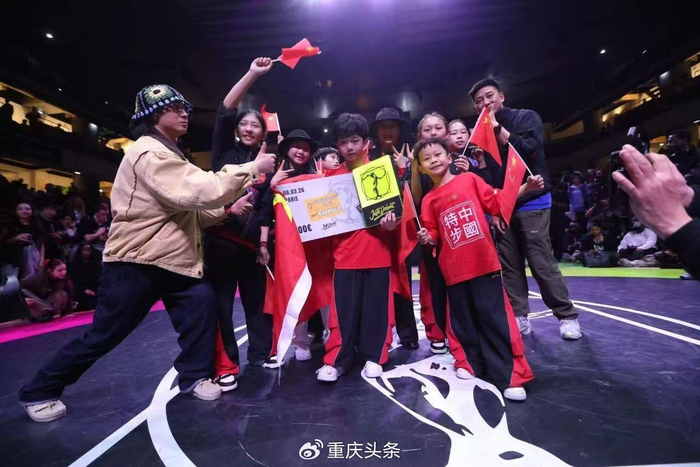Kaiyun开云官方网站中国登录-13岁霹雳舞少年巴黎夺冠 身后站着一群“造梦者”|李勇秋|重庆|沙坪坝|街舞|教练_新浪体育_新浪新闻